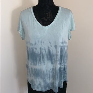 AMERICAN EAGLE Tie Dye Ombrè V-neck